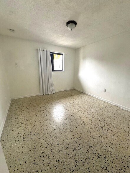 Building Photo - 430 NW 9th Ave