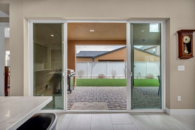 Building Photo - 619 Camargue Trl