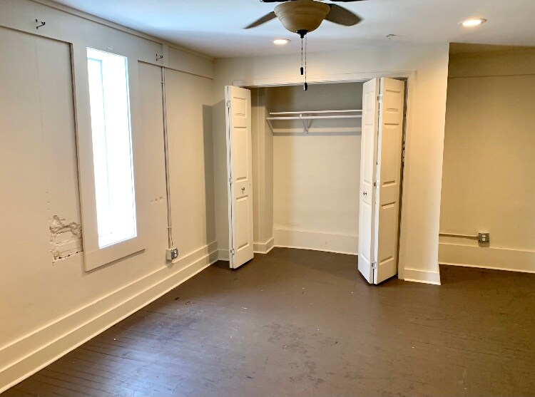 Building Photo - 409 Main St