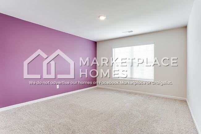 Building Photo - 484 Emporia Loop