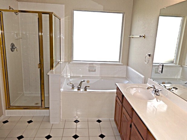 Building Photo - 3207 Athens Dr