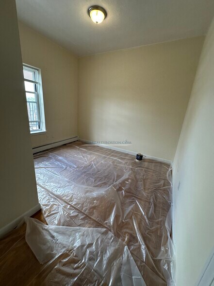 Building Photo - 180 N Beacon St