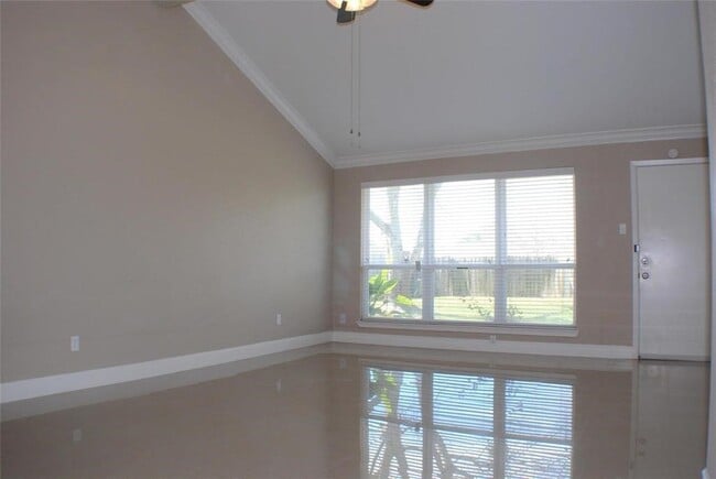 Building Photo - 227 Shiloh Dr