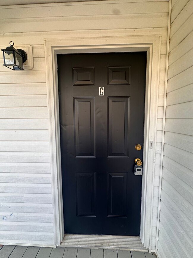 Building Photo - 121 Clyde Dr