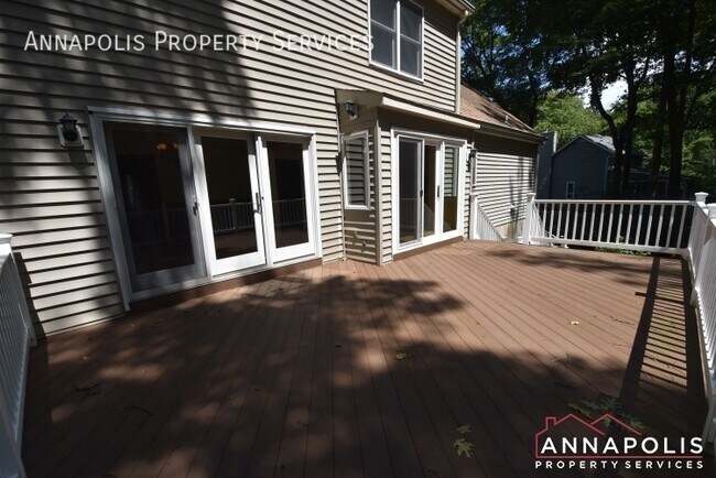 Building Photo - 1069 Carriage Hill Pkwy