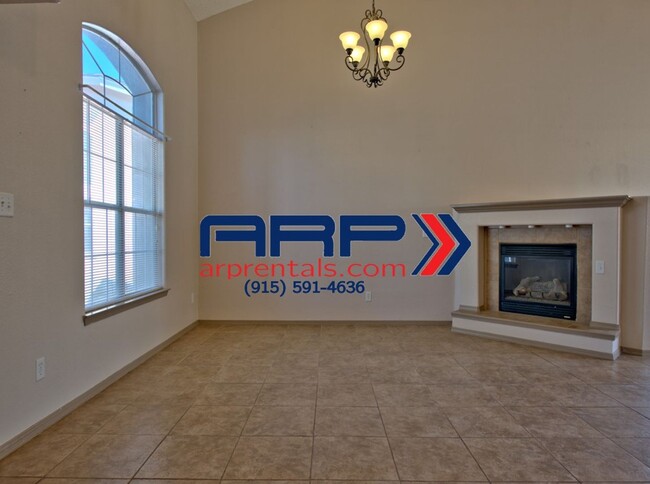 Building Photo - SPACIOUS AND ELEGANT EASTSIDE HOME