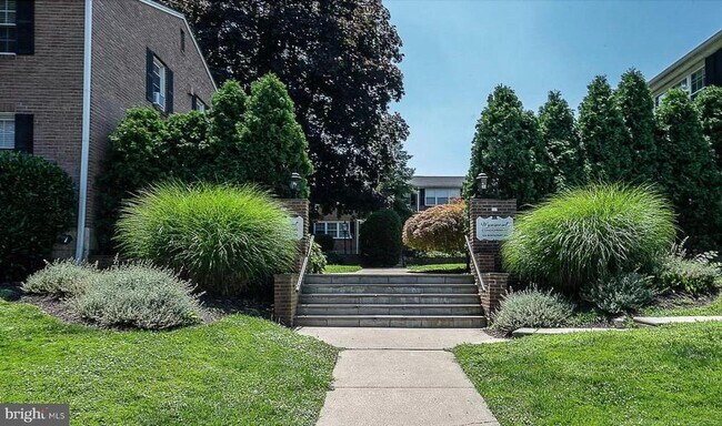 Building Photo - 1334 Montgomery Ave