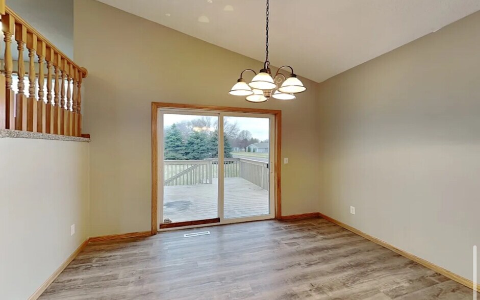 Building Photo - 10711 Unity Ln N