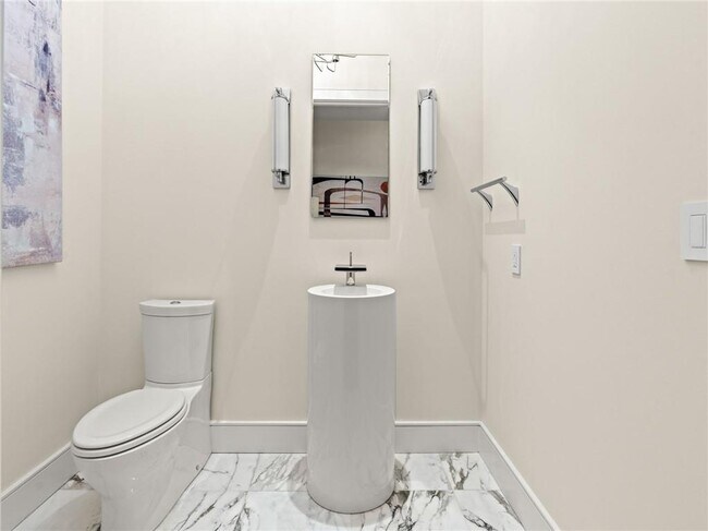 Building Photo - 3376 Peachtree Rd NE