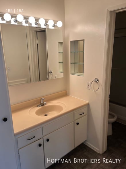 Building Photo - 950 Larrabee St