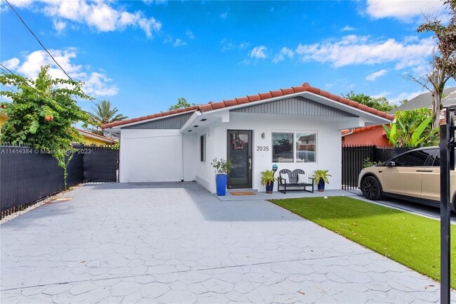 Building Photo - 2035 SW 58th Ct