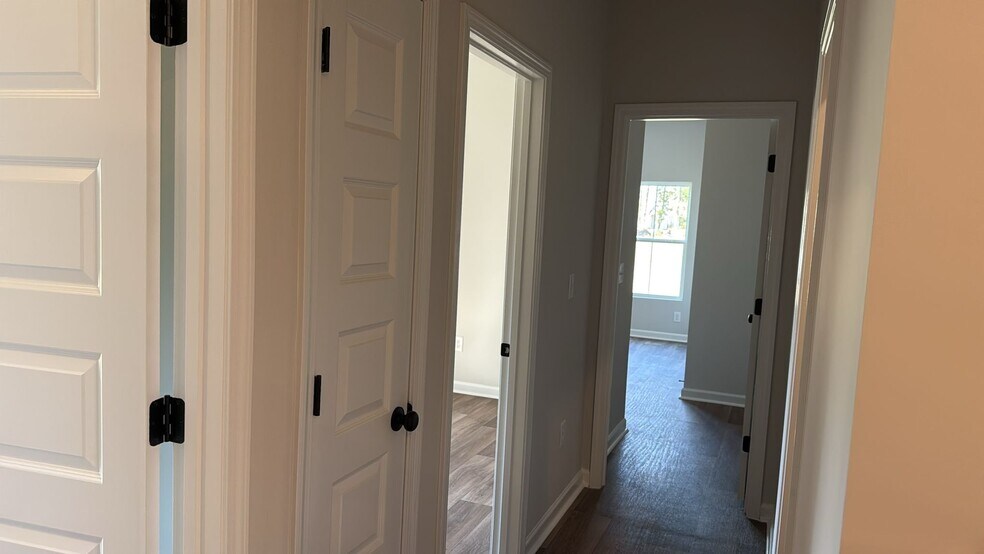 Building Photo - 1016 Harbor Dr