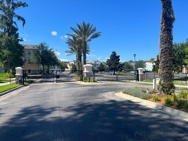 Building Photo - Stylish 3 Bedroom, 2 bath Condo with Woode...