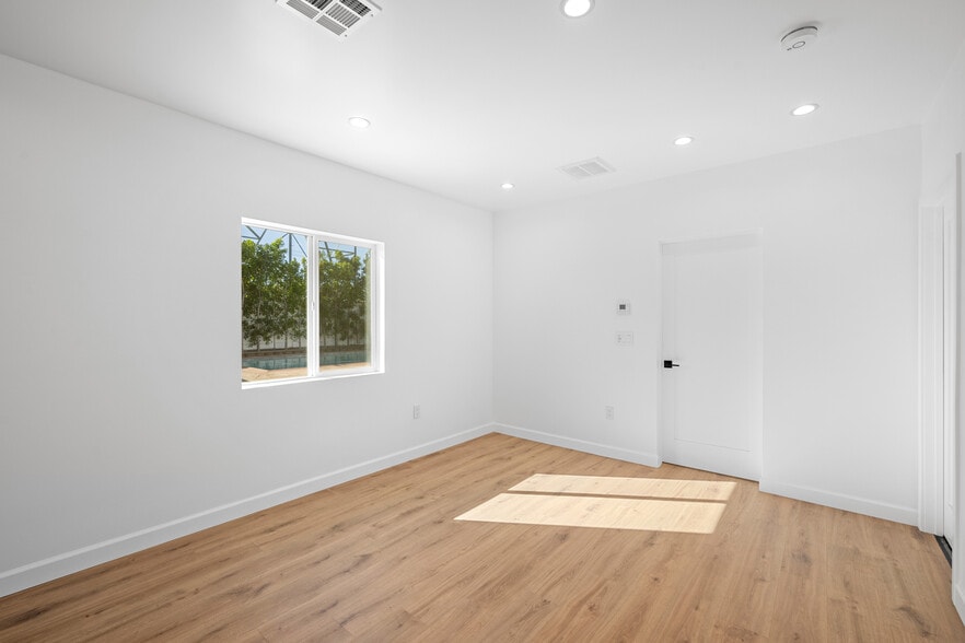 Building Photo - 14302 Van Nuys Blvd