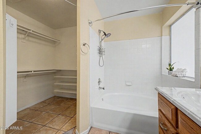 Building Photo - 933 N 94th Pl