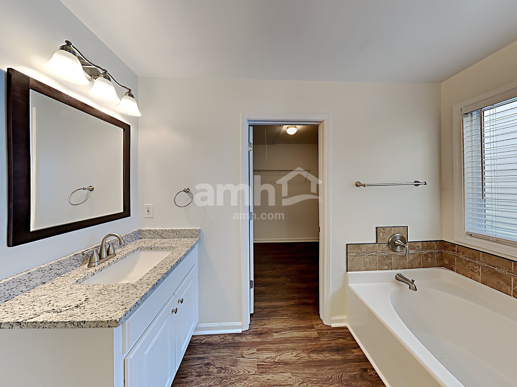 Building Photo - 2080 Lily Valley Dr