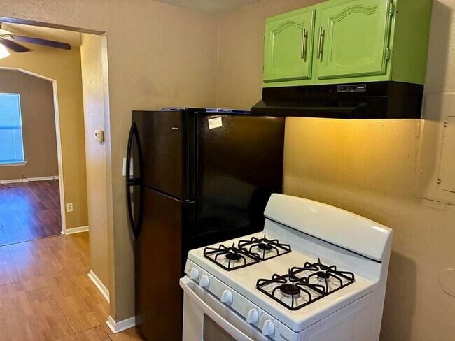 Building Photo - 800 Vanderveer