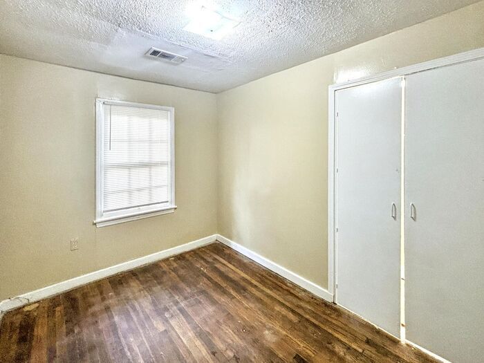 Building Photo - 3514 Hines St