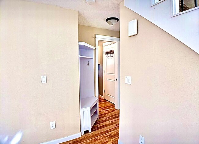 Building Photo - 8010 SE Henry St