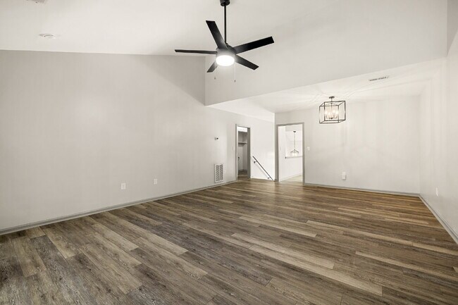 Building Photo - Fully Renovated 2 Bedroom 2 Bathroom Condo in Prime Rock Hill Location.
