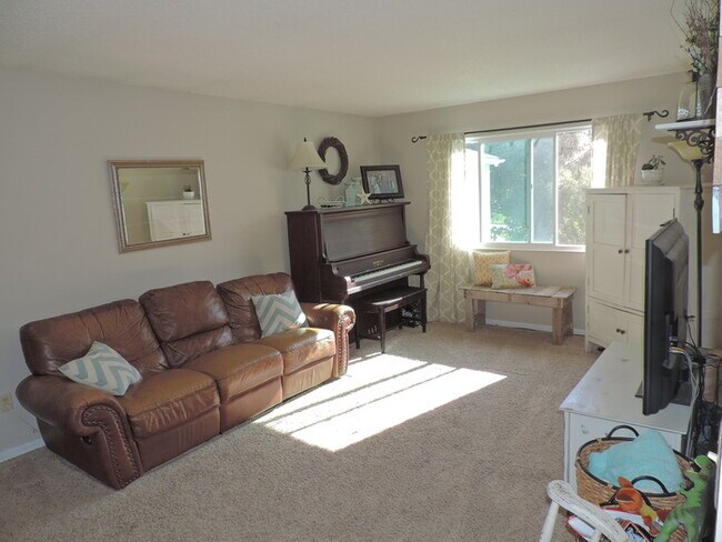 Building Photo - $1,650 | 3 Bedroom, 1 Bathroom House | Pet Friendly* | Available for August 1st, 2026 Move In!