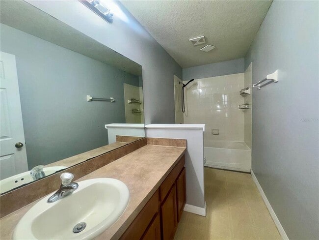 Building Photo - 533 Cresting Oak Cir