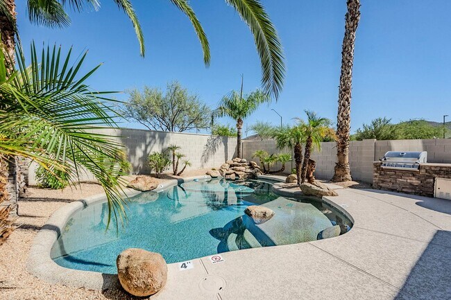 Building Photo - Stunning 4 bed 2.5 bath home with pool, in...