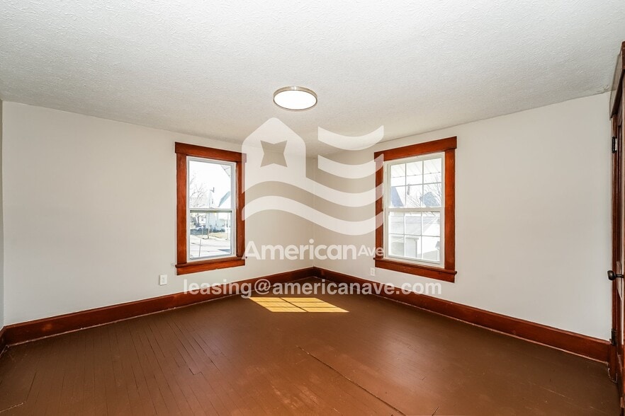 Building Photo - 913 Bedford Ave SW