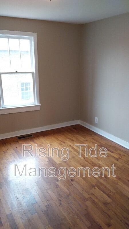 Building Photo - 424 2nd St