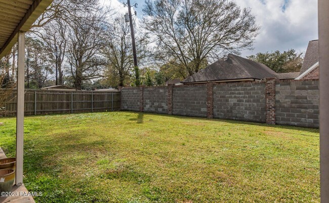 Building Photo - 117 Gayle Dr