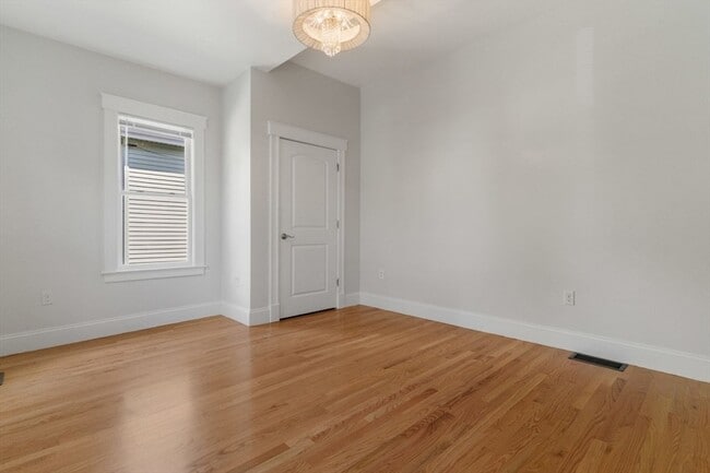 Building Photo - 102 Jaques St
