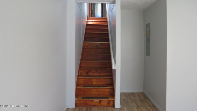 Building Photo - 1609 W 13th St