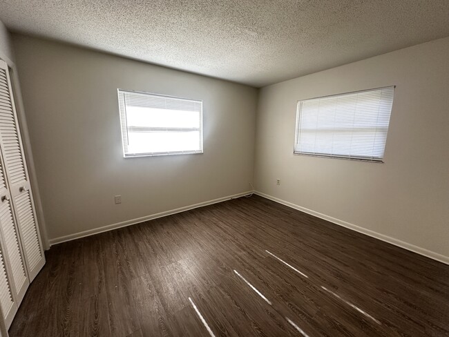 Building Photo - 3 Spring Loop