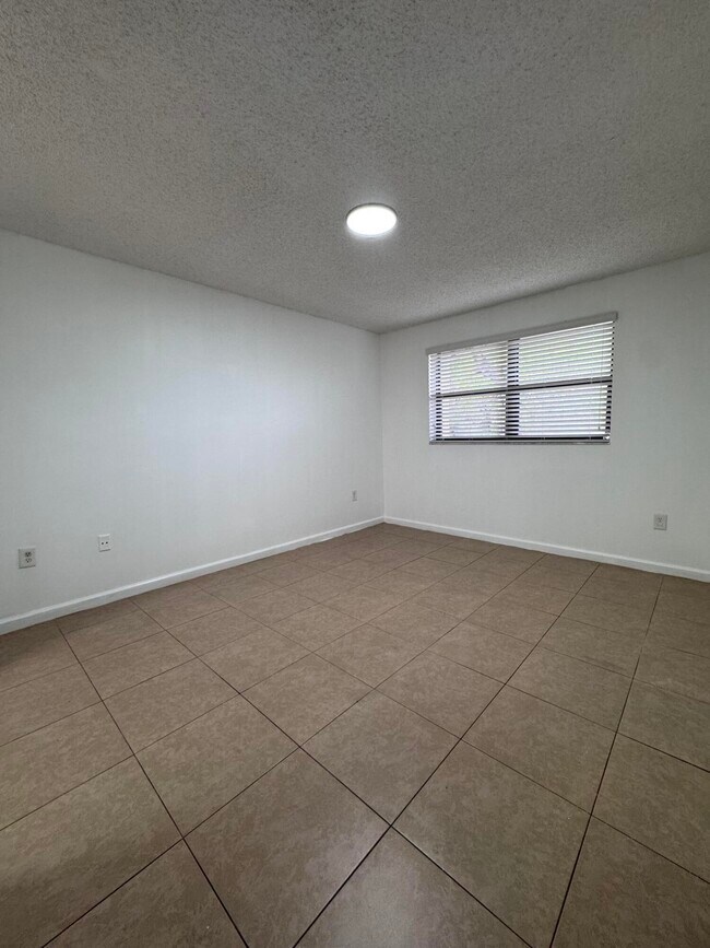 Building Photo - 9968 Nob Hill Ln