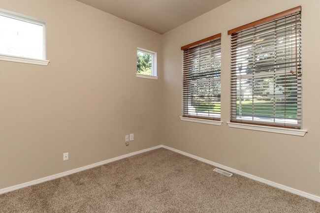 Building Photo - Charming 3-bedroom Craftsman Style DuPont ...