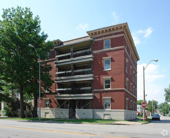 Primary Photo - 1114 E. Armour