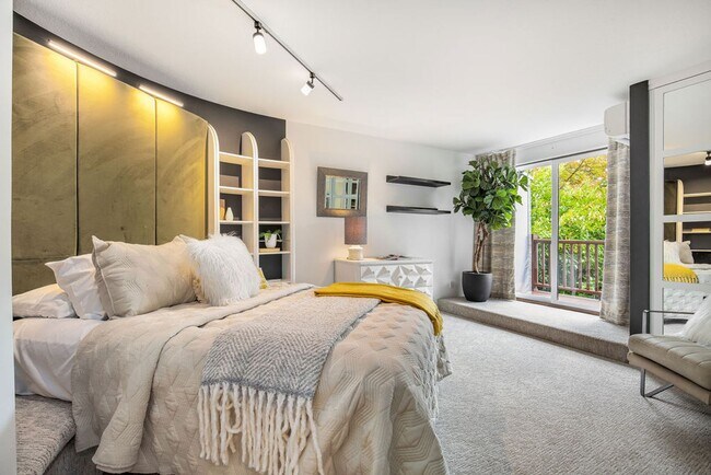 Building Photo - North Capitol Hill One-of-a- Kind Duplex!