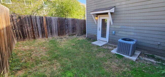 Building Photo - Townhome for rent