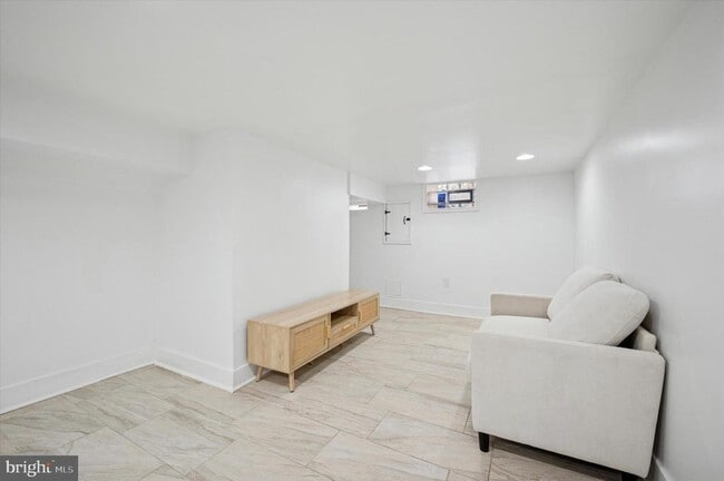 Building Photo - 2124 Pierce St