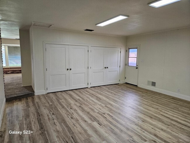 Building Photo - 531 E Laguna Dr