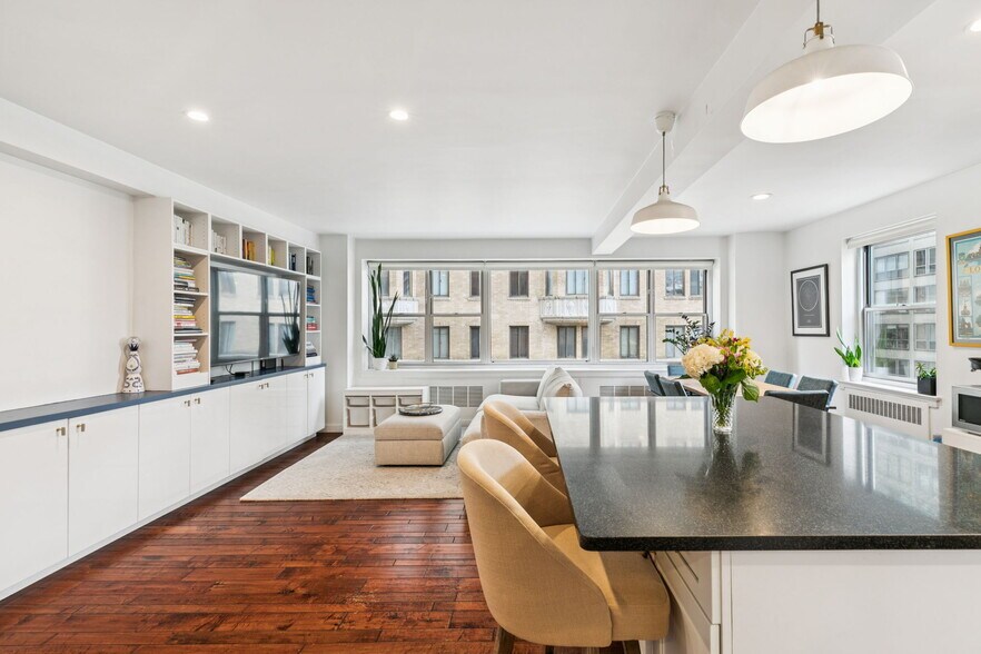 Building Photo - 220 W Rittenhouse Sq