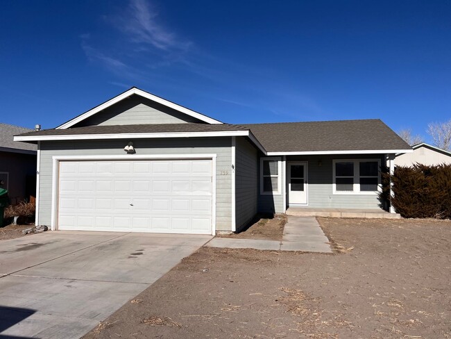 Primary Photo - 3 bedroom 2 bath Fernley home in Donner Tr...