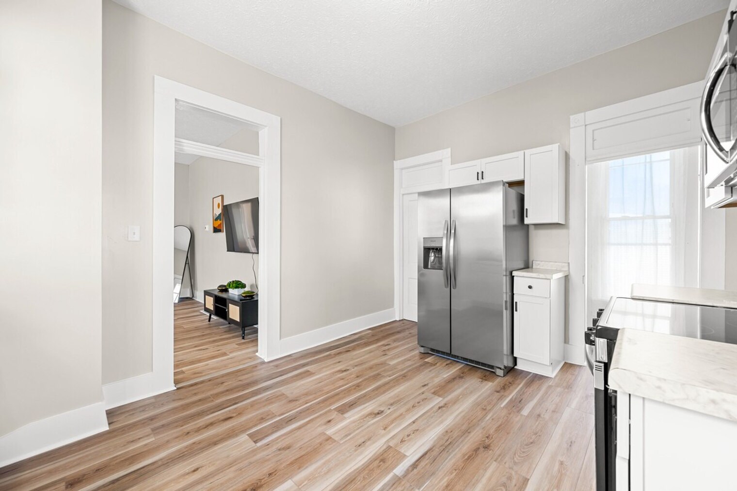 Building Photo - 639 Maple St