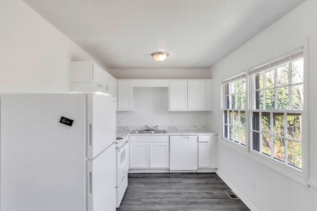 Building Photo - Spacious 4BR, 2BA Tri-Level Home with versatility and flexibility.  $1675 /mo rent***