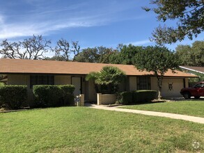 Building Photo - Castle Park Common/ Oak Glen park