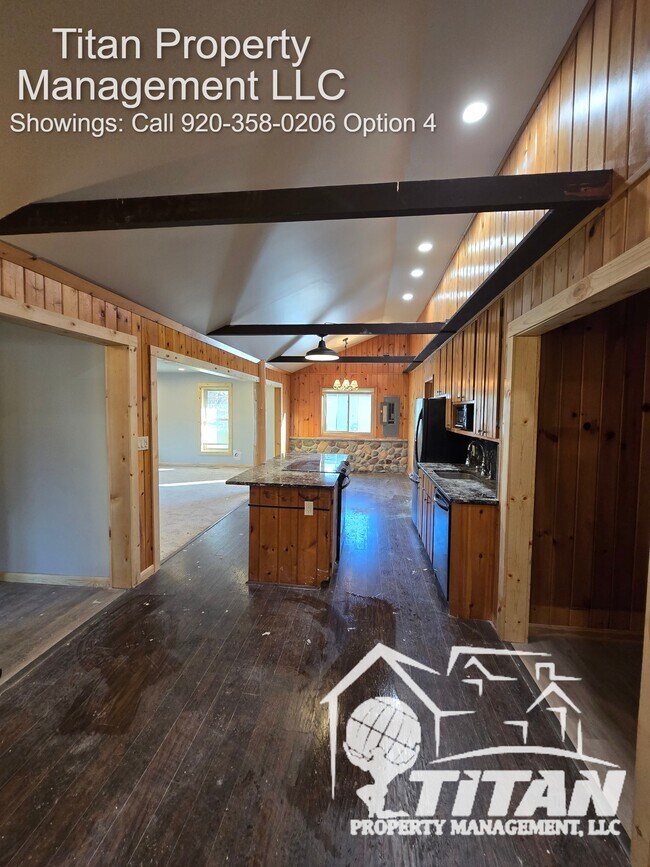 Building Photo - 387 13th Dr