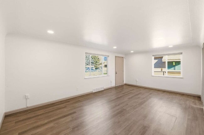 Building Photo - Remodeled 2-Bed 1-Bath Home in Park Hill!