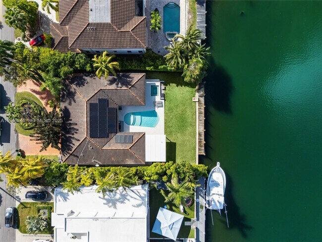 Building Photo - 524 Oleander Dr