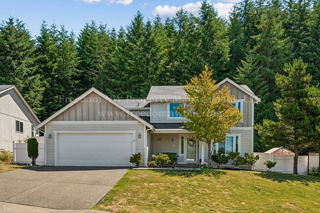 Building Photo - 704 Evergreen Place