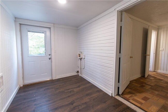 Building Photo - 250 Nottingham Wy